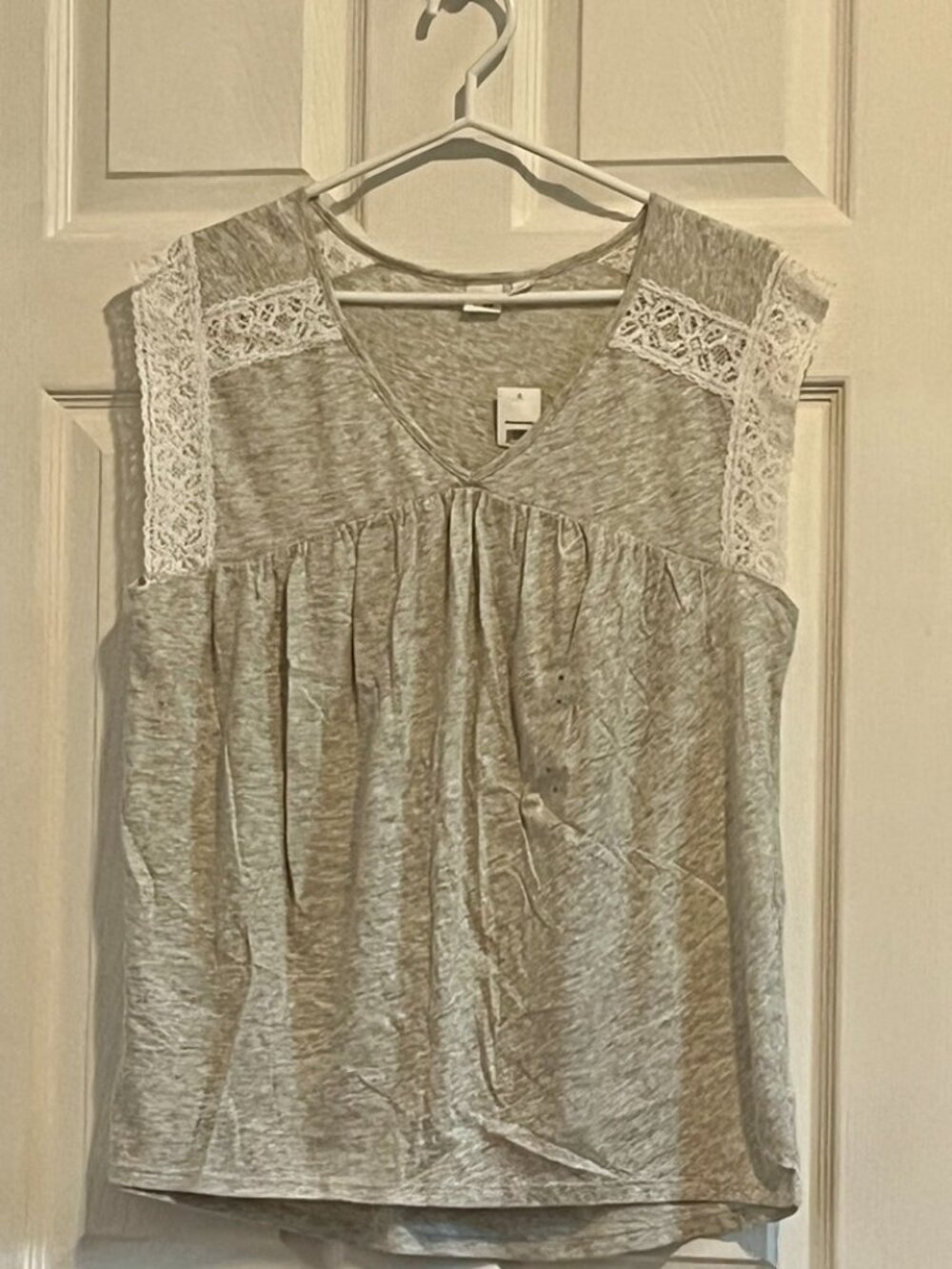 GAP medium tank with lace embellishment NWT